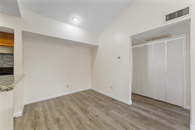 Building Photo - 9221 Imogene St