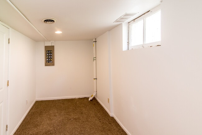 Building Photo - 812 Sybil St