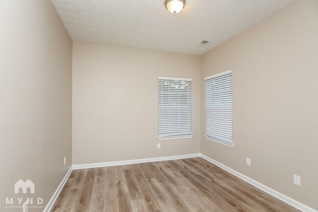 Building Photo - 8315 Somerset Way