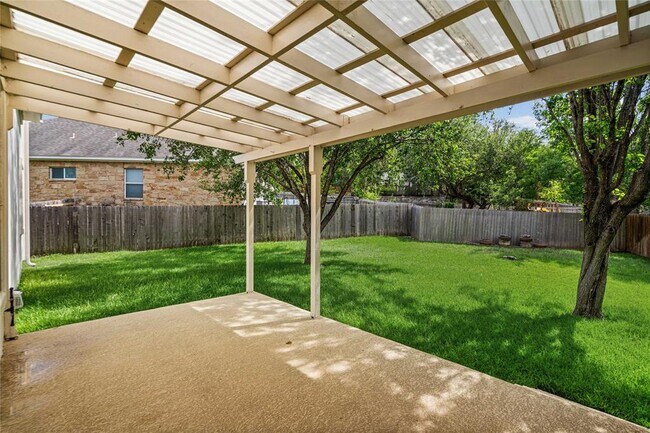 Building Photo - 10700 Pointe View Dr