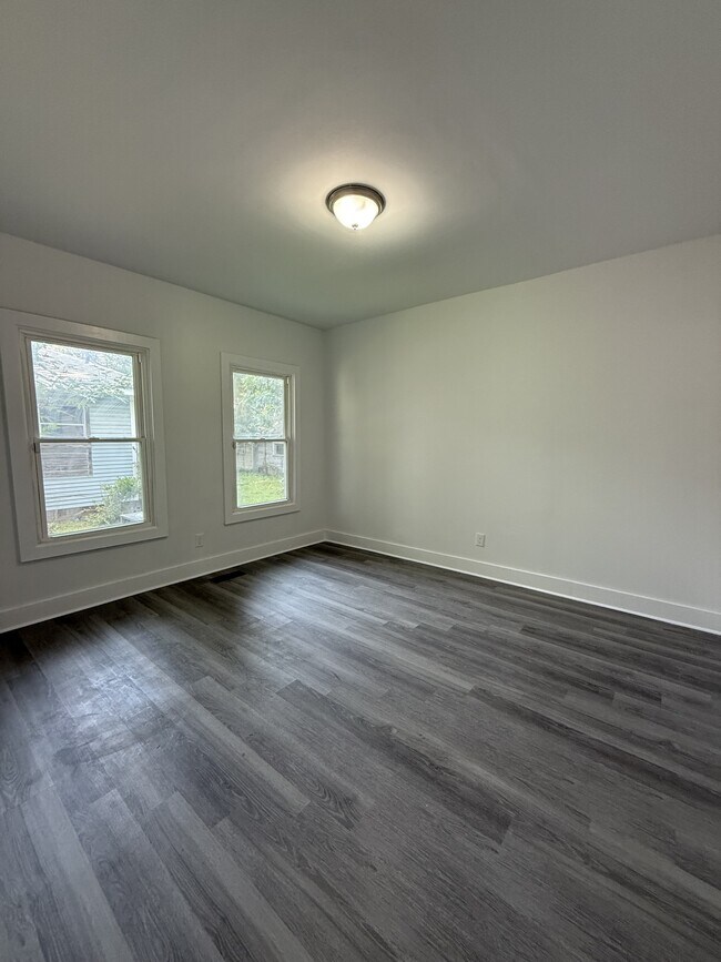 Building Photo - 1031 Cotton Ave SW