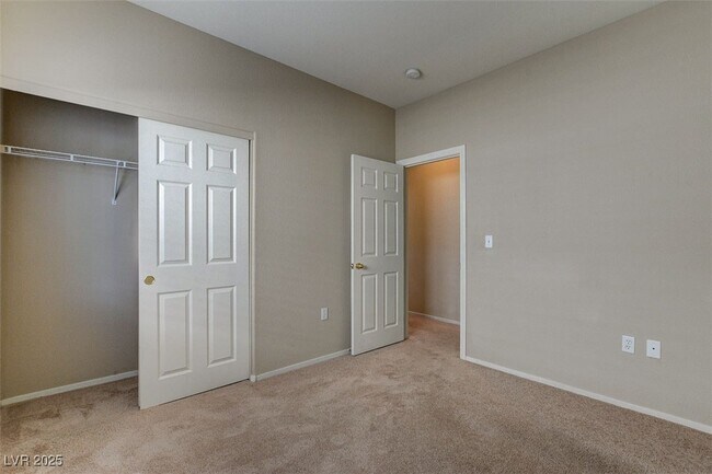 Building Photo - 10940 Salernes St