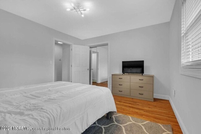 Building Photo - 1143-1145-1145 Roe Ave