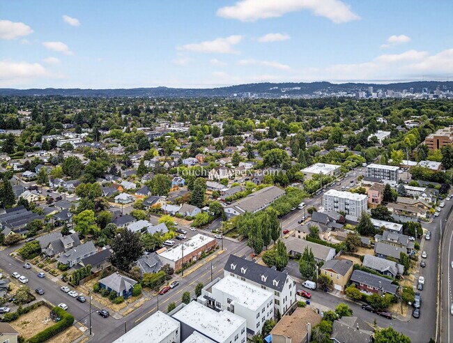 Building Photo - 5635 NE Glisan St