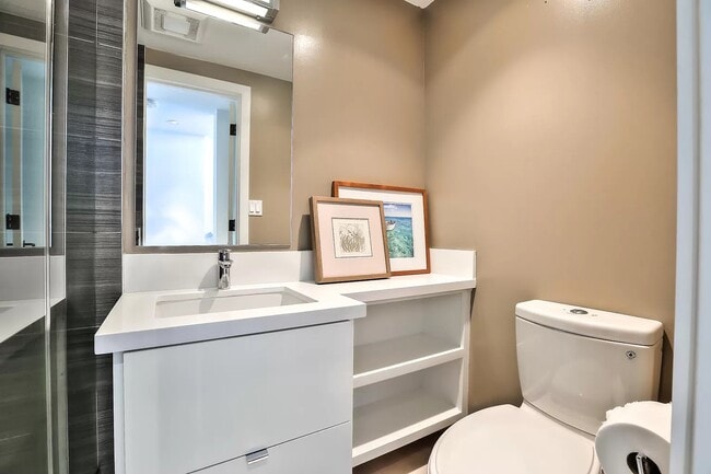 Building Photo - 686 Port Dr