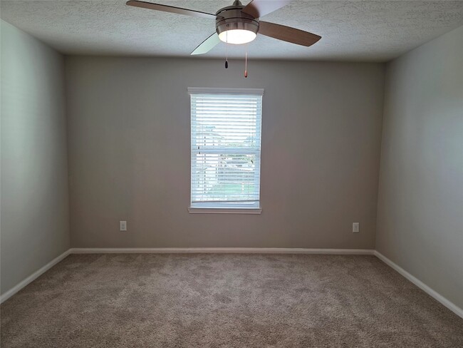 Building Photo - 10910 Brittan Leaf Ln