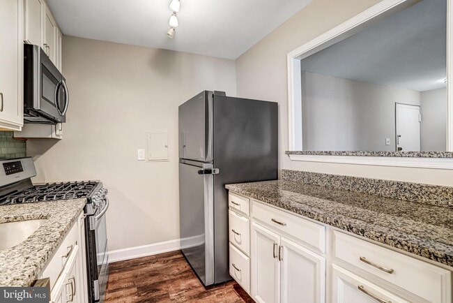 Building Photo - 12215 Braxfield Ct