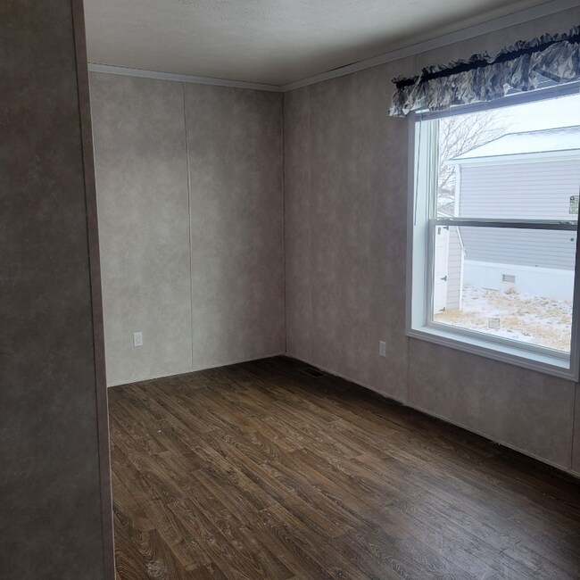 Building Photo - 209 Golfview Ct