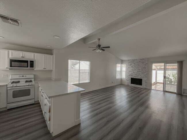 Building Photo - 8423 Palmada Dr