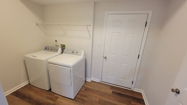 Building Photo - The 5 Bedroom You've Been Looking For!!