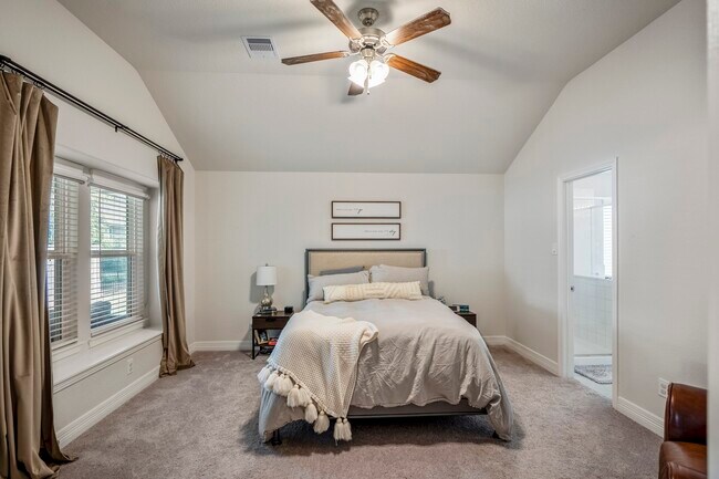 Building Photo - 40527 Goldeneye Pl