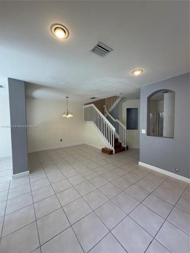 Building Photo - 15030 SW 9th Terrace