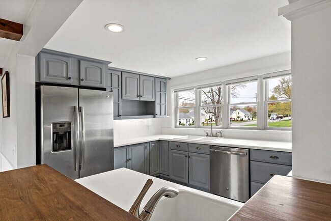 Building Photo - 539 Maple Ave