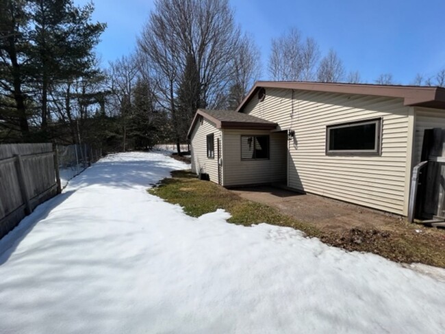 Building Photo - Duluth, MN - 3 bed - 2 bath - 2 car garage...