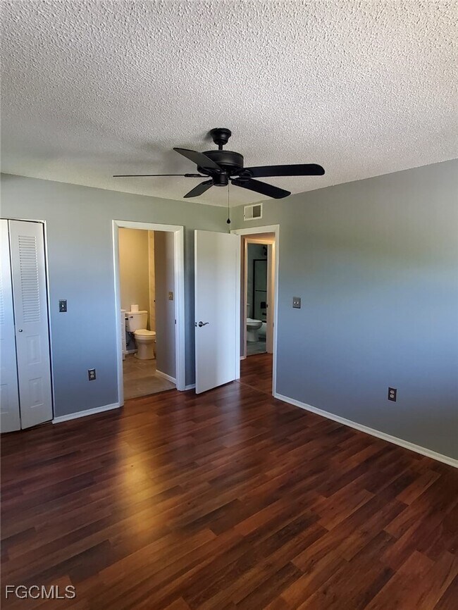 Building Photo - 5713 Foxlake Dr