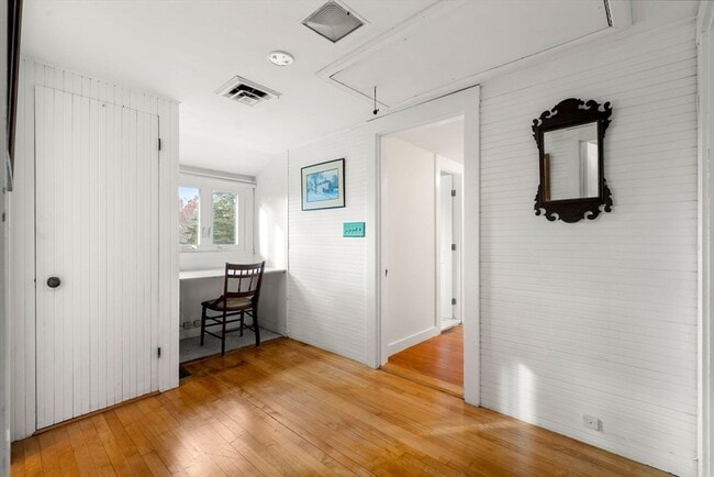 Building Photo - 1 Noahs Hl Wy