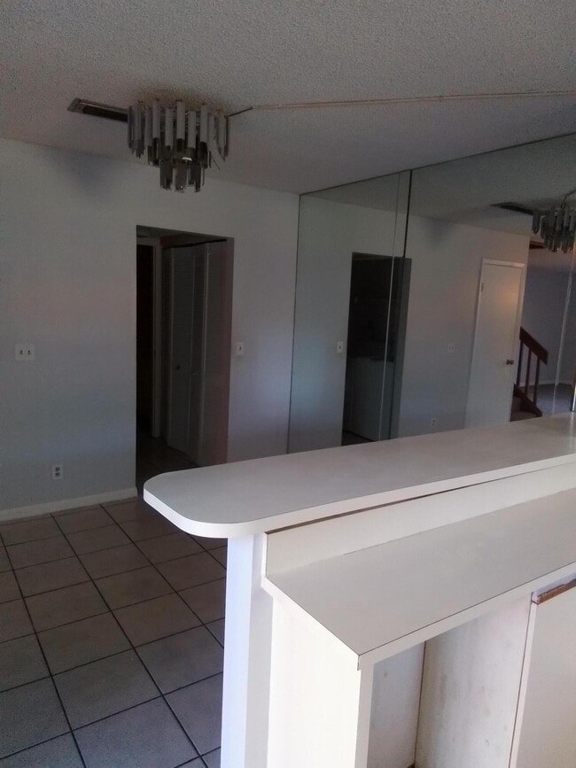 Building Photo - 1458 N Lawnwood Cir