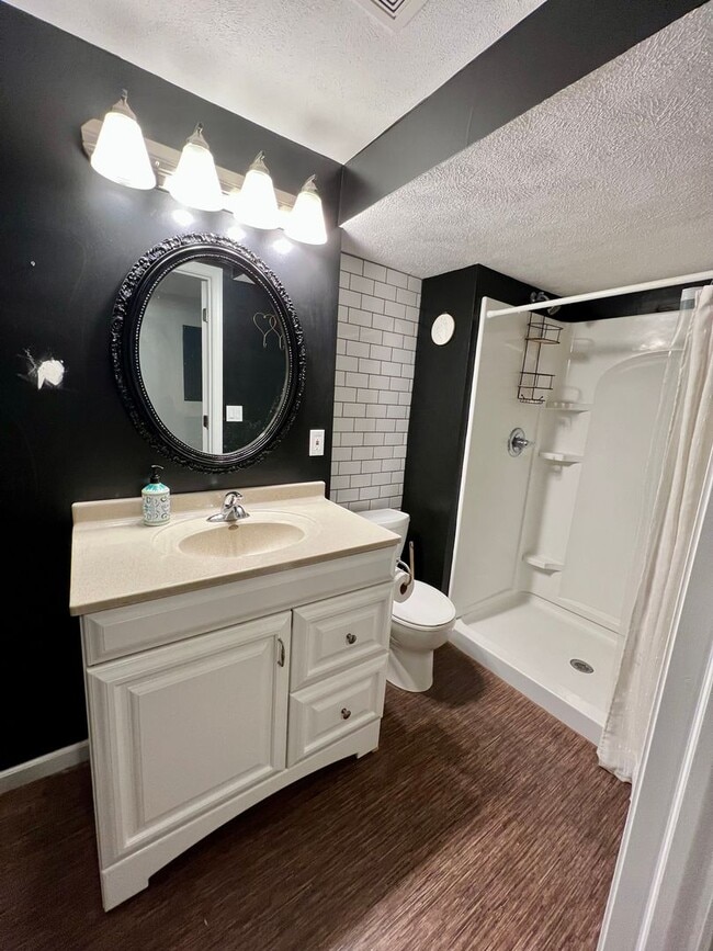 Building Photo - Huge Home Full of Character in the heart of MHK