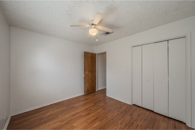 Building Photo - 6753 Spoonwood Ln