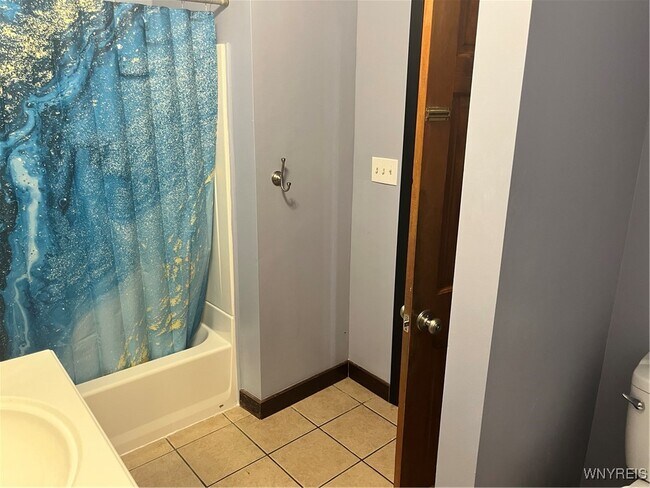 Building Photo - 206 Hillcrest Dr