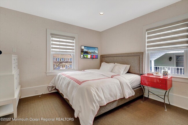 Building Photo - 1049 Norwood Ave