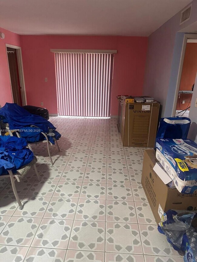 Building Photo - 855 NE 209th St