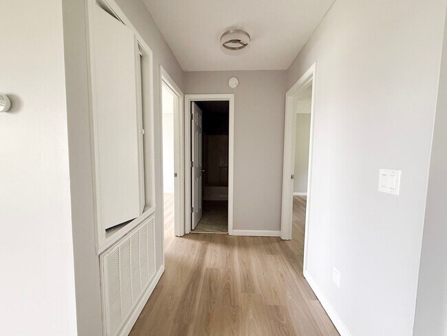 Building Photo - Newly Updated 2-Bedroom Apartment in Sparta with Lawn Care Included