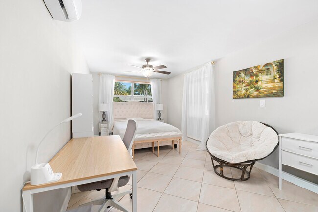 Building Photo - 250 NW 11th St