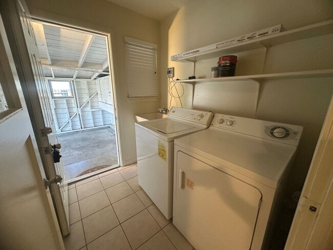 Building Photo - 4767001 /65T