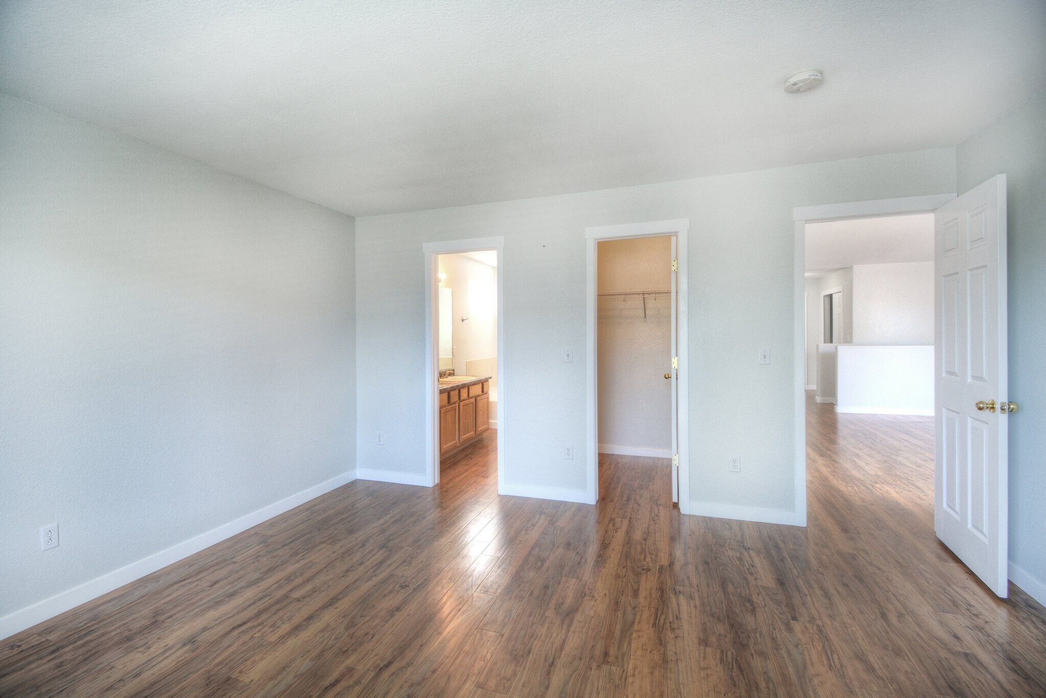 Building Photo - 1325 Legend Oak Dr