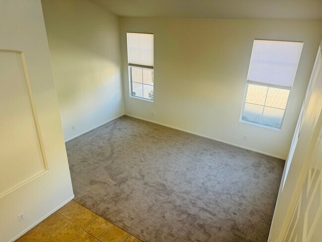 Building Photo - Stunning Sanctuary Awaits