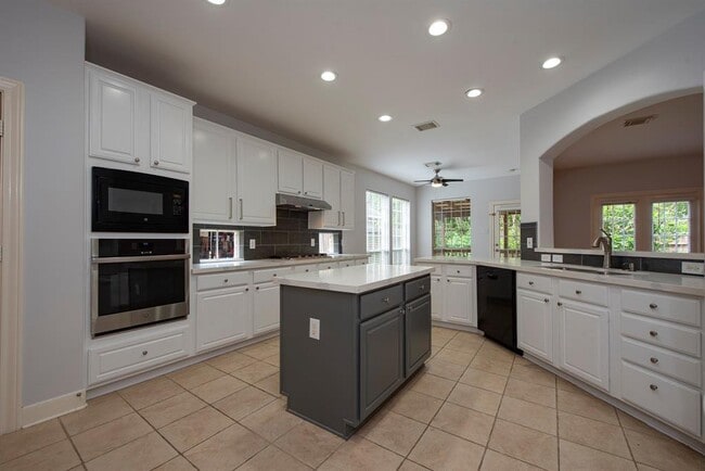 Building Photo - 3238 Enclave Ln