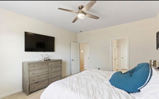 Building Photo - 6469 Lucerna Pl