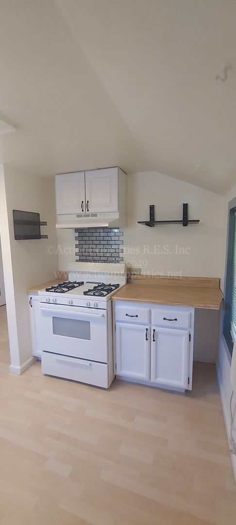 Building Photo - Central Roseville, 1 Bed, 1 Ba, Wall Air, ...