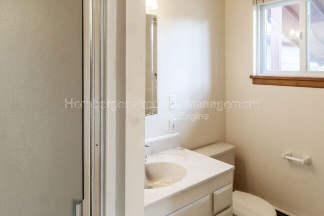 Building Photo - 1003 W Eastmont Way