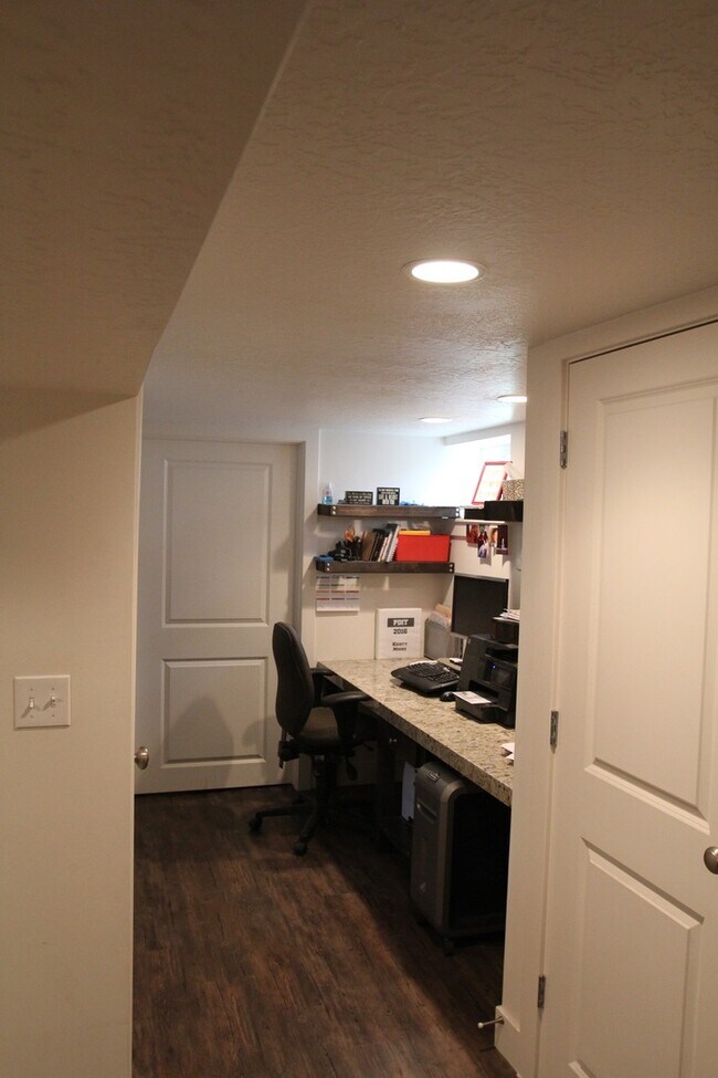 Building Photo - Beautiful Large Home in the Avenues