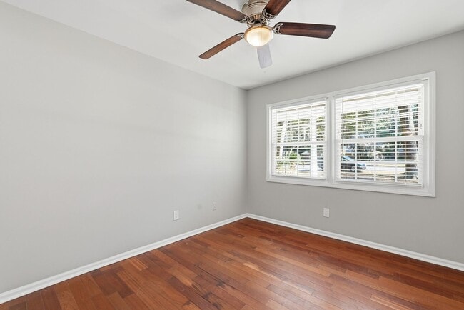 Building Photo - Ranch Home on Wilmington Island For Lease!