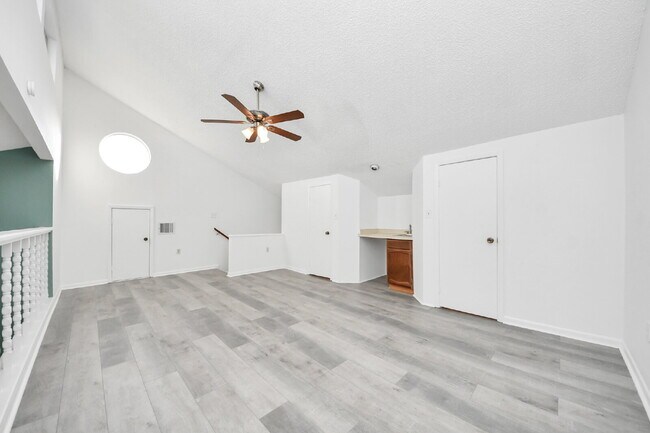 Building Photo - Waterfront Rental
