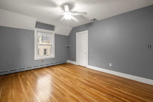 Building Photo - 103 Hollis Ave