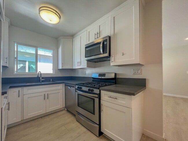 Interior Photo - 1549 W 224th St