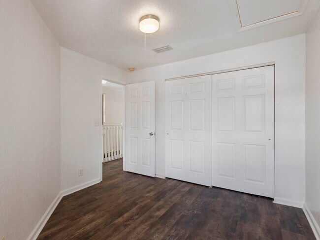 Building Photo - 970 Summit Lake Dr