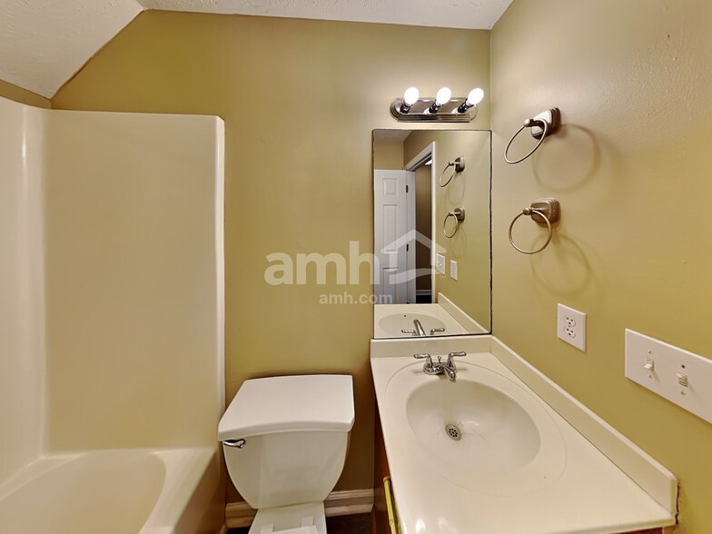 Building Photo - 1617 E Blairmont Dr