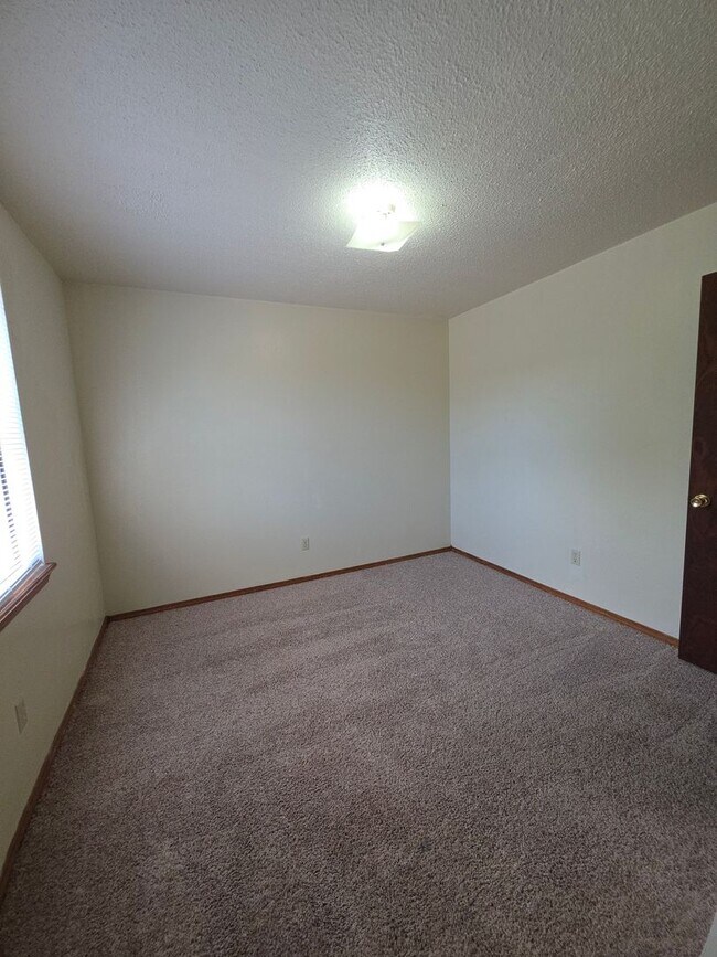 Building Photo - 1208 S Frankfort Ave