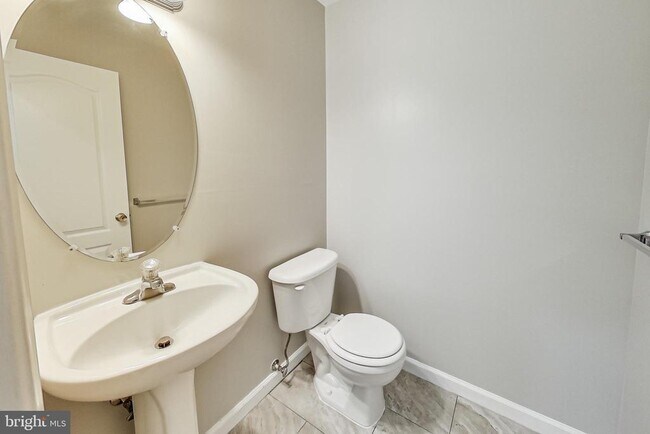 Building Photo - 3274 Amazon Ln