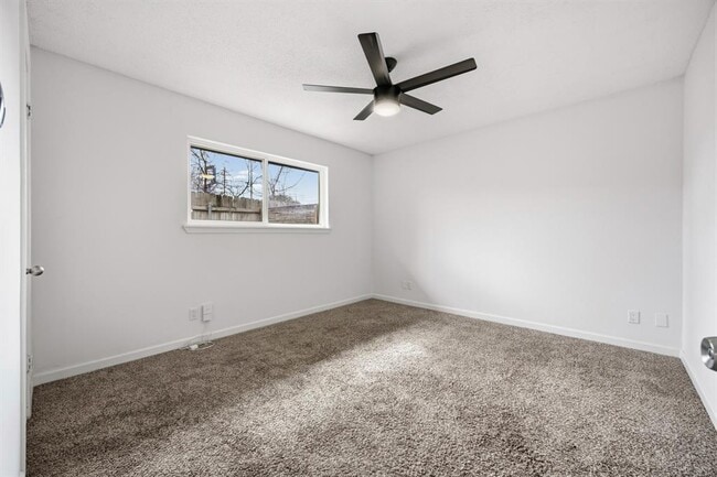 Building Photo - 11301 Oakwood Dr