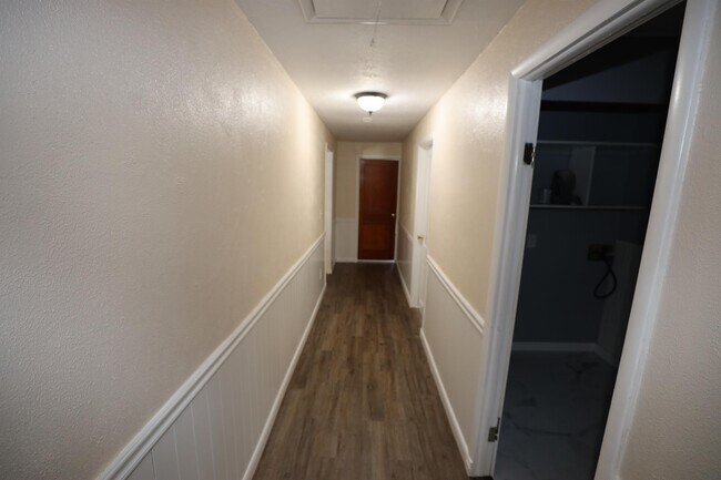 Building Photo - 525 E Jackson Ave