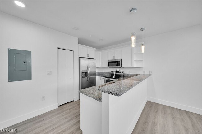 Building Photo - 275 SW 4th St