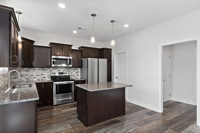 Building Photo - 605 Wespanee Wy