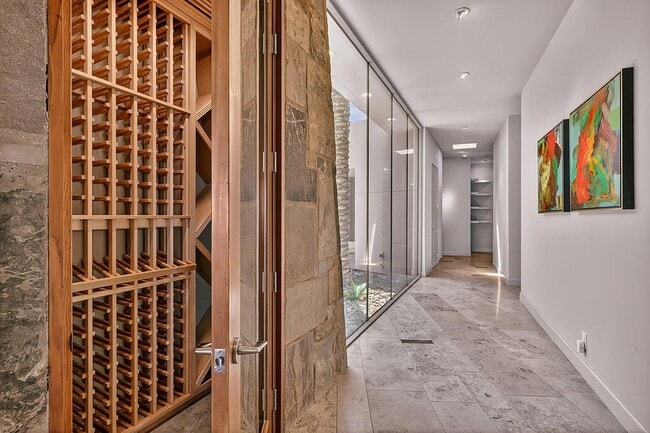 Building Photo - 9 Rockcrest