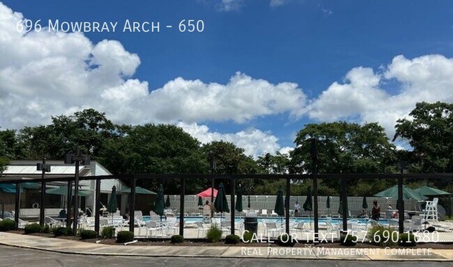 Building Photo - 1 bedroom, 1 bath, 960 SF apartment locate...